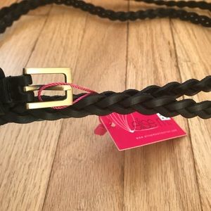 NEW. Leather Black double looped skinny belt.